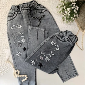 شلوار لی مام استایل گلدوزی ستاره مشکی -جستینو